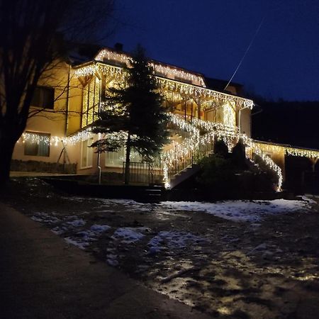 Panzio Anett Bed & Breakfast Pietroasa  Bagian luar foto
