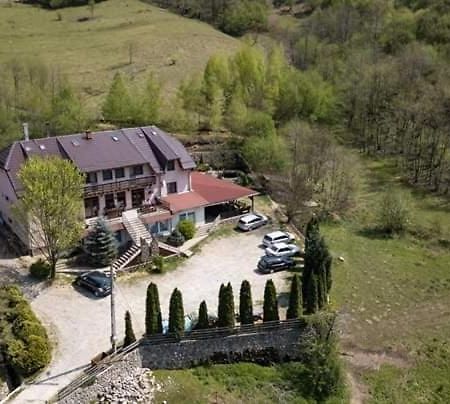 Panzio Anett Bed & Breakfast Pietroasa  Bagian luar foto