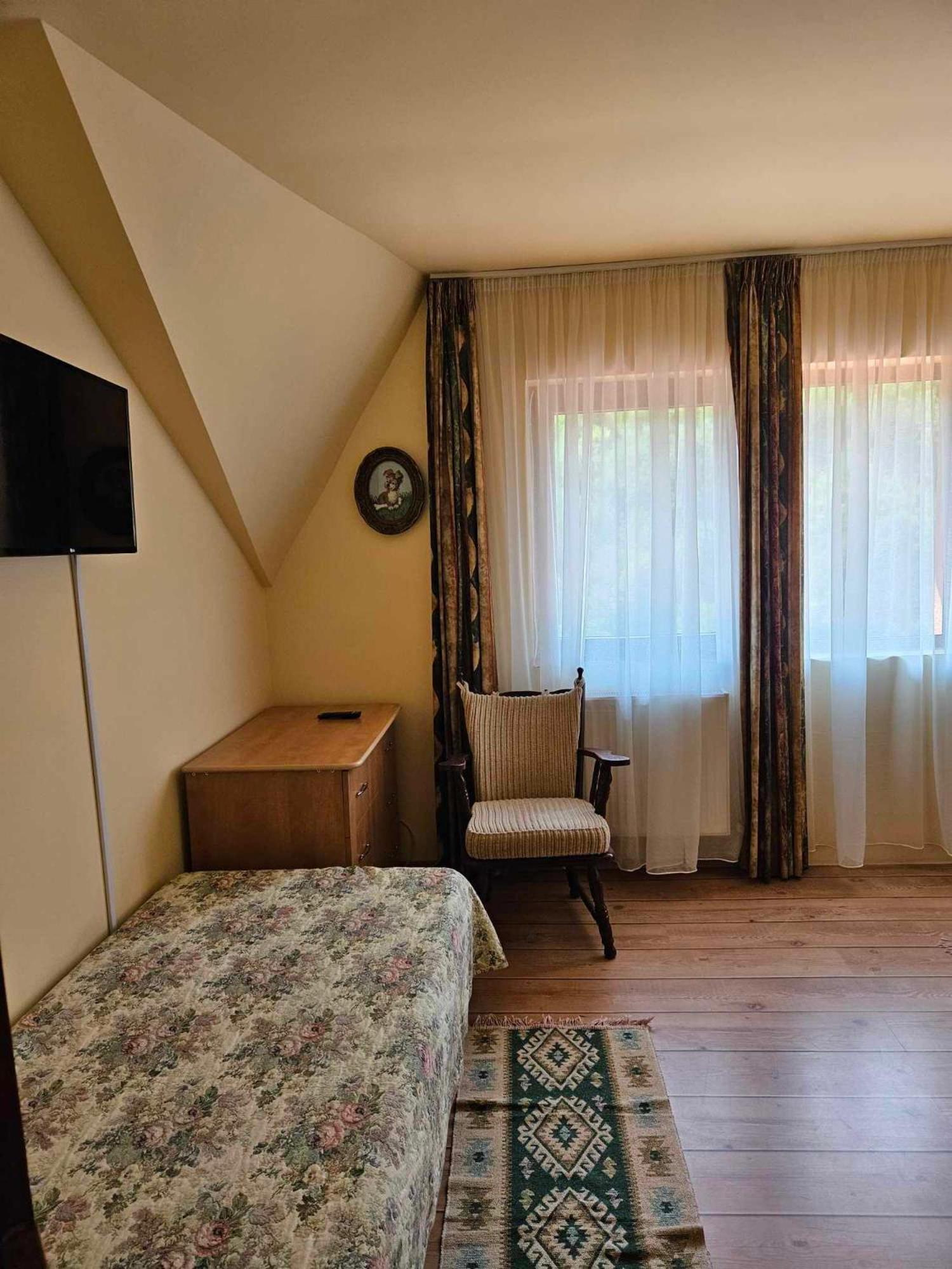 Panzio Anett Bed & Breakfast Pietroasa  Bagian luar foto