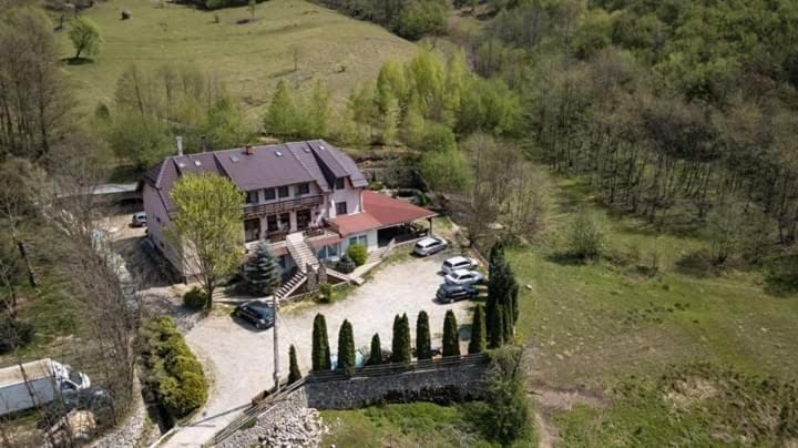 Panzio Anett Bed & Breakfast Pietroasa  Bagian luar foto